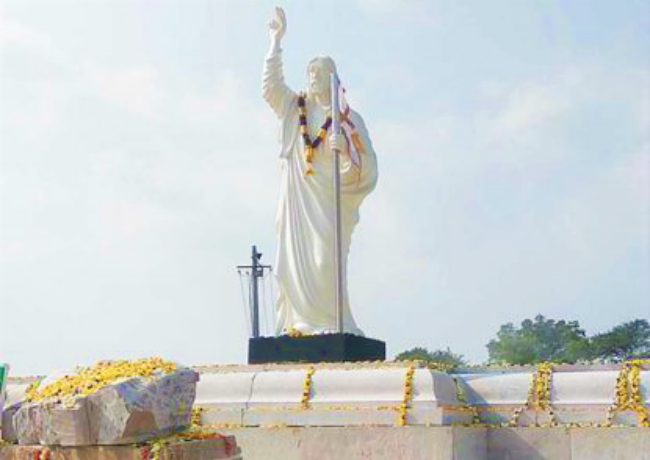  印度卡納塔克邦班加羅爾大主教區正興建114英呎高的耶穌雕像。（圖：Mangalorean News） 