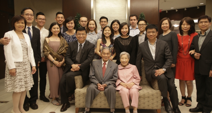 2018年蔡熊先生結婚65週年紀念三代同堂全家福。（圖：蔡春曦牧師 提供）