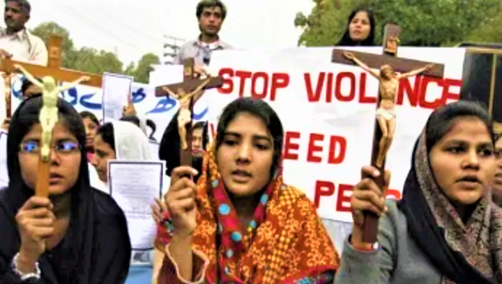 巴基斯坦示威者呼籲停止暴力。（圖：網絡圖片） 