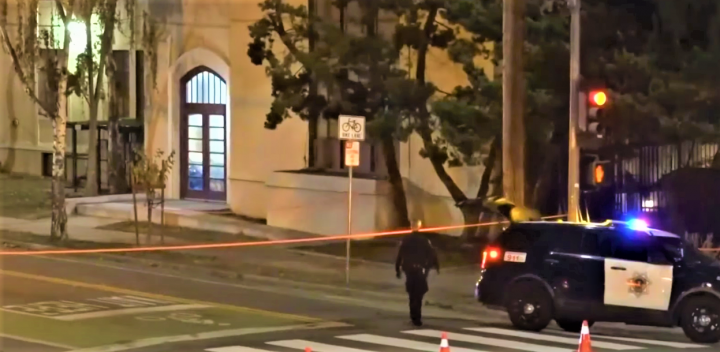 浸信會懷恩堂發生襲擊案後警方封鎖現場。（圖：視頻擷圖） 