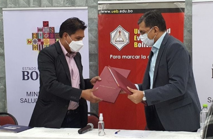 玻利維亞聖塔克魯茲大學與衛生部簽署協議。（圖：聖塔克魯茲大學臉書） 
