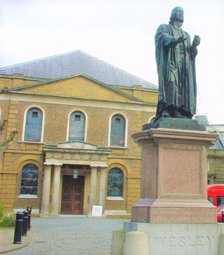 衛斯理禮拜堂豎立約翰衛斯理像，為倫敦地標，地下室設有衛理公會博物館。（圖：維基百科）    