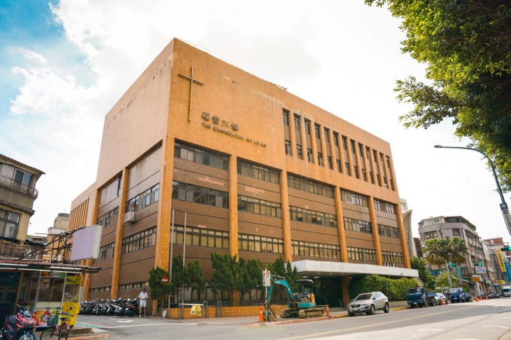 1987年落成、位於台北市公館汀州路的華神「福音大樓」。（圖：中華福音神學院網頁 ） 