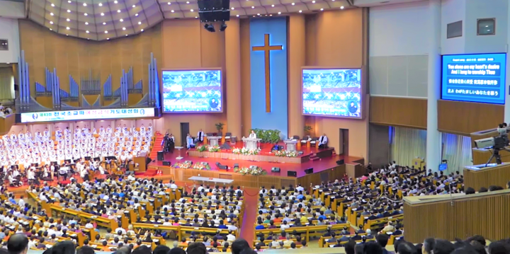 南韓汝矣島純福音教會萬人崇拜情況。（圖：視頻擷圖） 