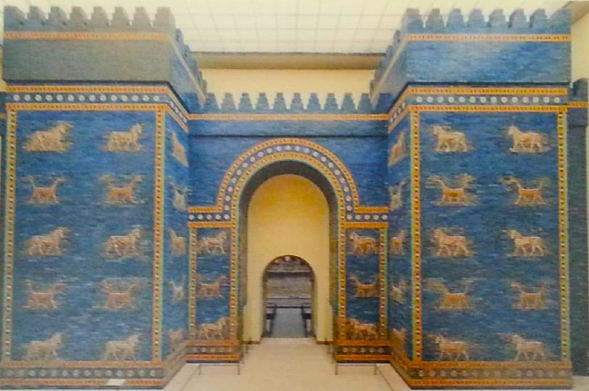大英博物館美索不達米亞畫廊展出伊什塔爾門畫像。（圖： British Palestine Exploration Fund facebook）