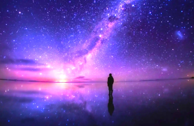 加賀谷穰作品：《銀河邊緣》，玻利維亞烏尤尼鹽湖拍攝。（圖：KAGAYA）