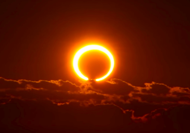 「火環」日食。（圖：美國太空總署YouTube擷圖）