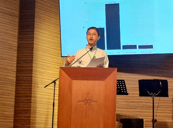 香港基督徒學生福音團契總幹事蔣文忠發佈調查。（圖：基督日報）