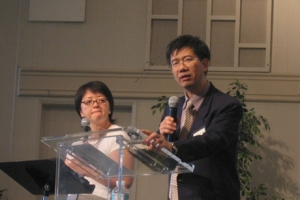 由香港遠道而來的屈偉豪博士分享家庭與健康教會的關係的主題。（圖：基督新報/Carol U） <br/>