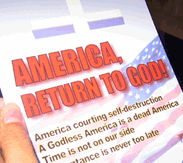 王永信牧師的America, Return to God將於明年二月出版，寄給美國各階層的領袖，呼籲他們關注美國在人文主義、新自由主義下，離開神後產生的危機。﹙圖：基督新報﹚ <br/>