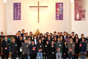 香港循道衛理聯合教會在05年1月9日舉行了「信仰分享」運動啓航禮，300位教牧了解「信仰分享」運動，並討論了如何在各堂會落實執行。 （圖：基督新報） <br/>