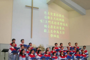 基督門徒訓練學院在「2005台北研經培靈會」最後一天晚上獻詩。 <br/>