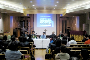 此次對談會在循道衛理聯合教會香港堂禮拜堂舉行，吸引了兩教信徒參加。(圖：基督新報/ 陳麗斯) <br/>