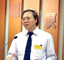 楊慶球牧師表示看到香港教會普遍來說都是越來越追求聖靈，他個人認為基督與聖靈是密不可分的。 <br/>