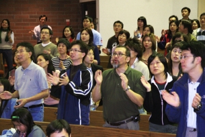 2006基督教聯合書展多個特備節目讓參加者滿載而歸，他們在共享詩歌主領的音樂會上盡情歌唱讚頌主。 <br/>