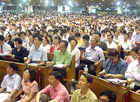 昨日（即7月14日）創立美國加州超級教會馬鞍峰教會華理克博士在南韓汝矣島舉行了抵韓以來的第一次講座。(Source:Christian Post) <br/>